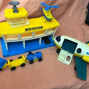 Vintage 1984 Lil Playmates Airport Playset Airplane &Cars Airplane Tail Broken